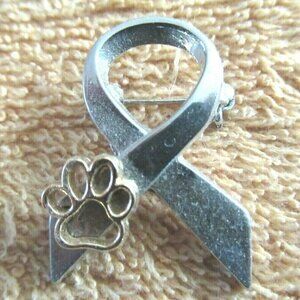 LOVE MY PET brooch Gold-tone paw on silver-tone ribbon 1.5" tall Security latch